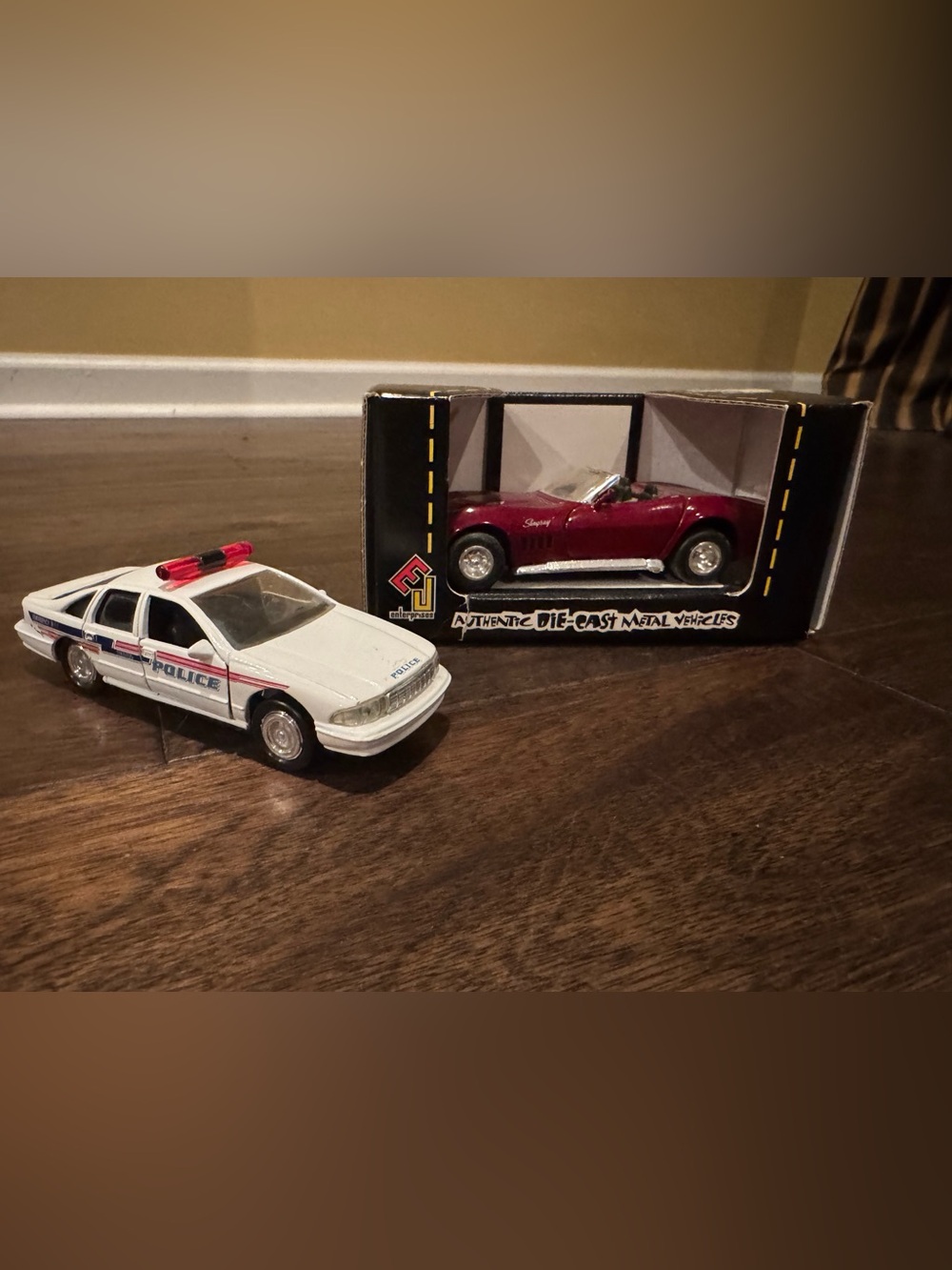 EJ Enterprises Authentic DieCast Metal Red Convertible Stingray / A Police Car